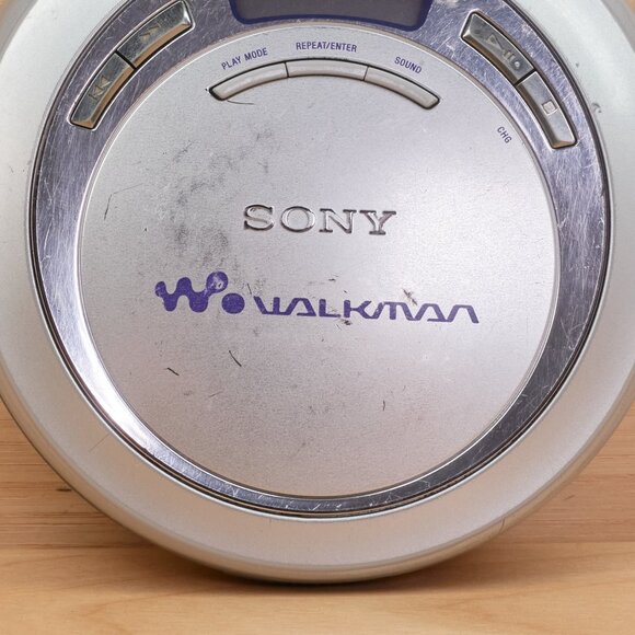 Sony D-EJ621 / Portable CD Player / Walkman / G-Protection / Mega Bass / Vintage - Picture 2 of 8